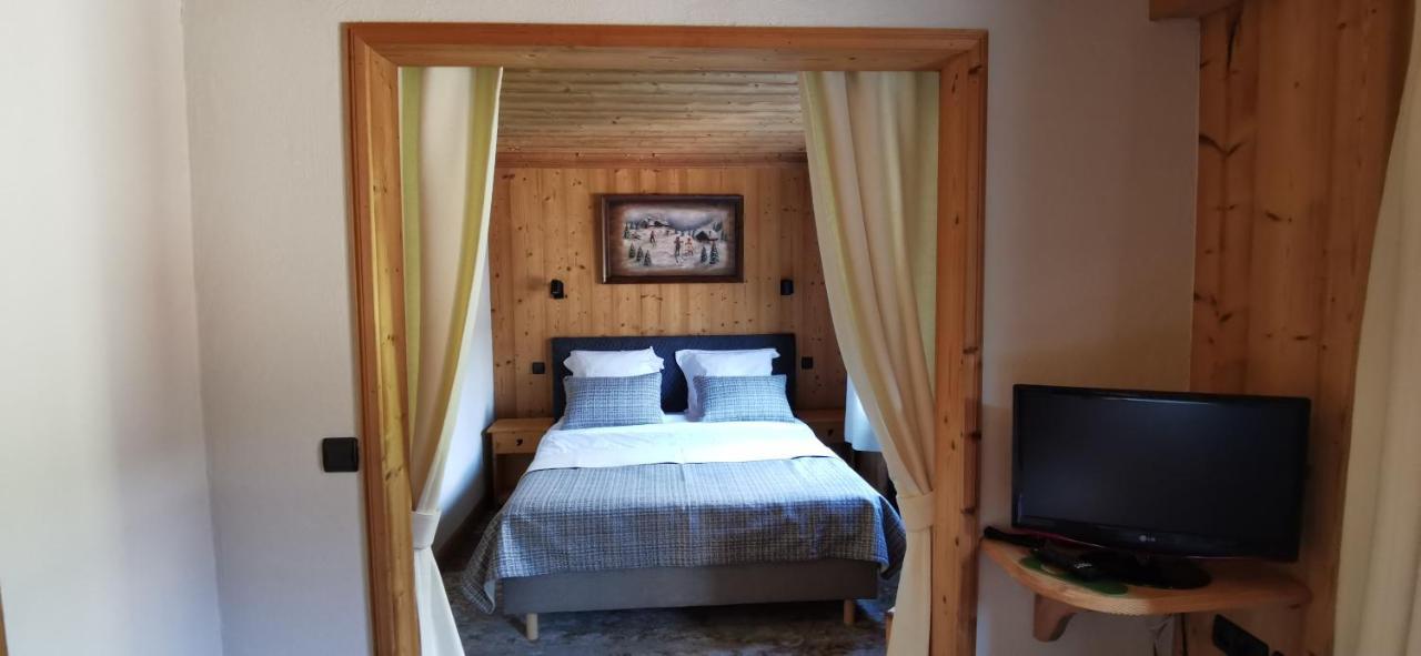 Hotel-Chalet Les Ecureuils Restaurant, Piscine, Garage 르그랑보르낭 외부 사진