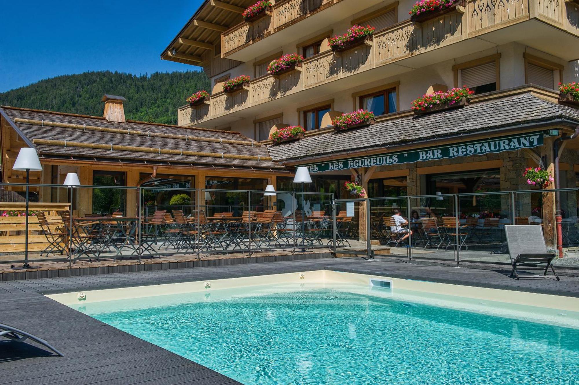 Hotel-Chalet Les Ecureuils Restaurant, Piscine, Garage 르그랑보르낭 외부 사진
